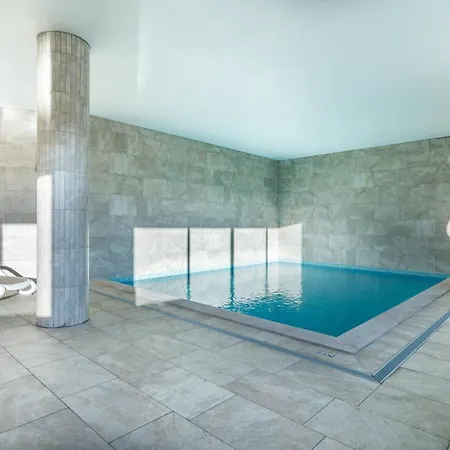Apartment Marina View 12 With Pool By Homing Lagos